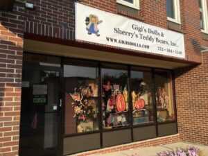 Gigi's Dolls & Sherry's Bears in Chicago, IL, selling antique dolls